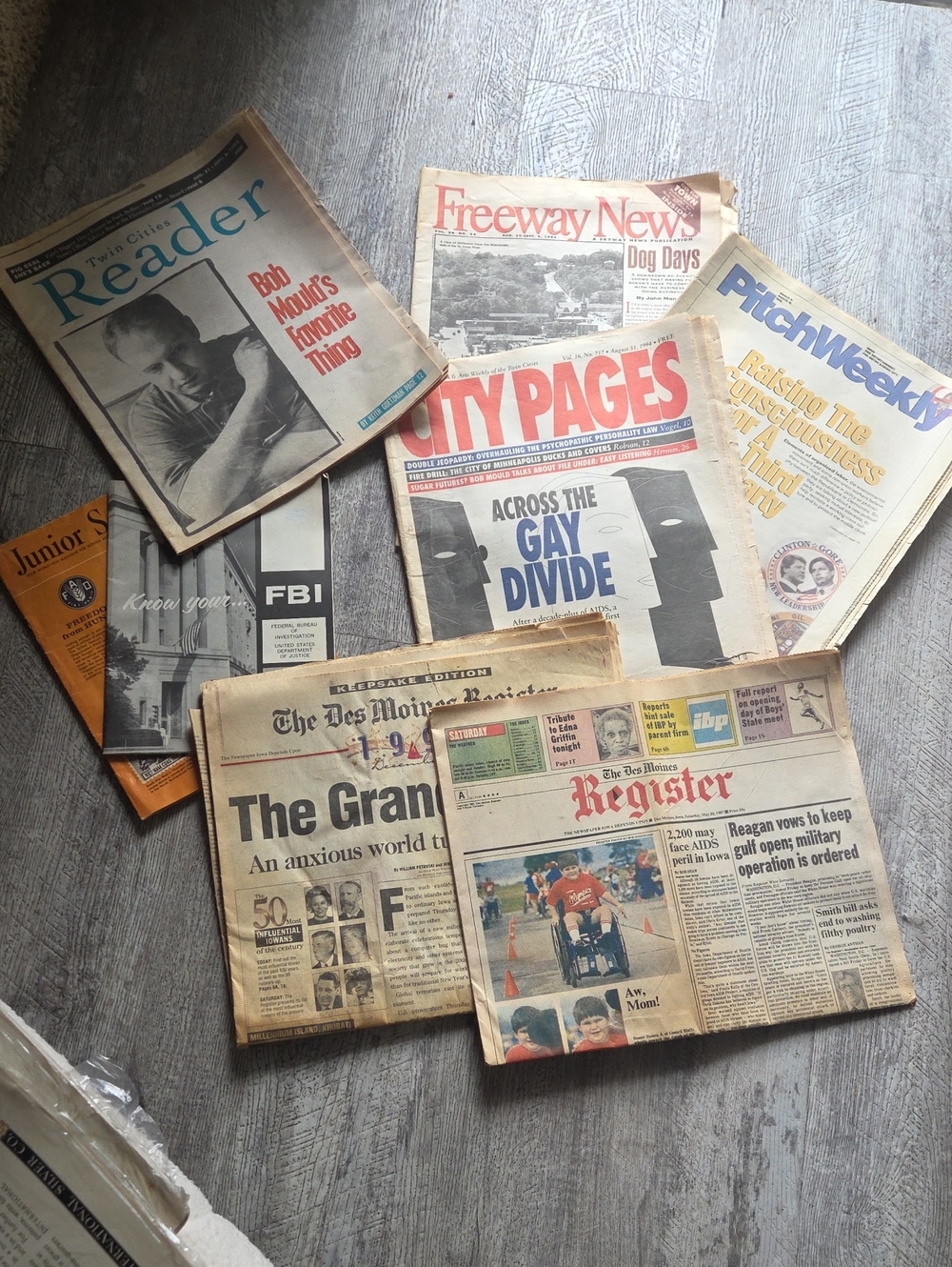Vintage Newspaper Décor Set - Neutral Tones